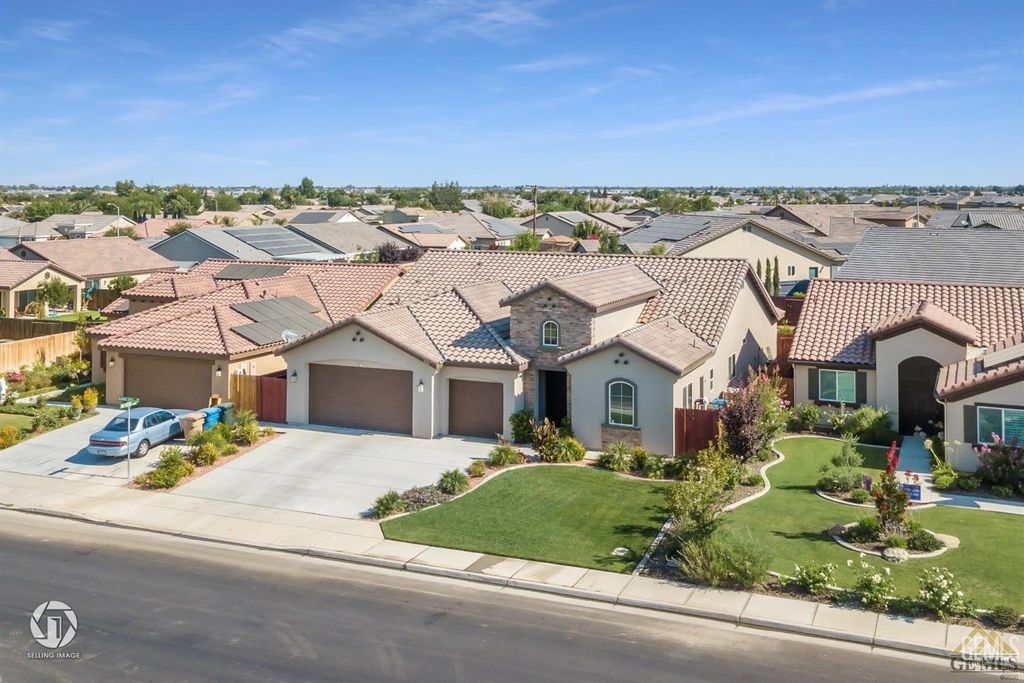 Photo of 9130 Almond Creek Drive, Bakersfield, CA 93311 (MLS # 202511059)