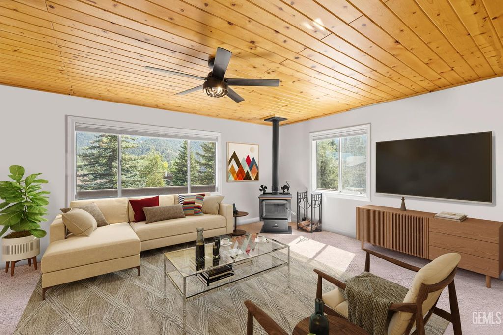 Photo of 16425 Huron Drive, Pine Mountain Club, CA 93222 (MLS # 202510380)