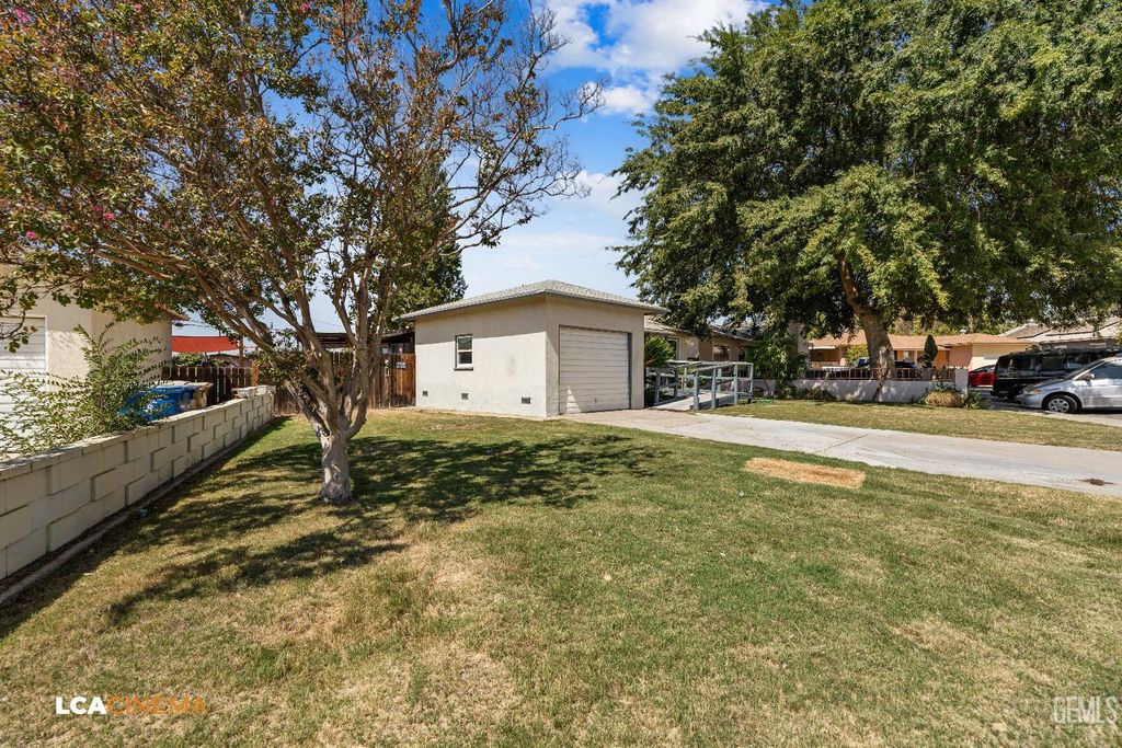 Photo of 1921 Esther Drive, Bakersfield, CA 93308 (MLS # 202510662)