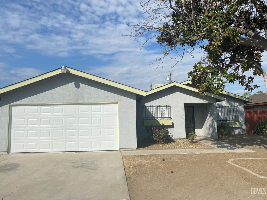 Photo of 3809 Edith Ln, Bakersfield, CA 93304 (MLS # 202511153)