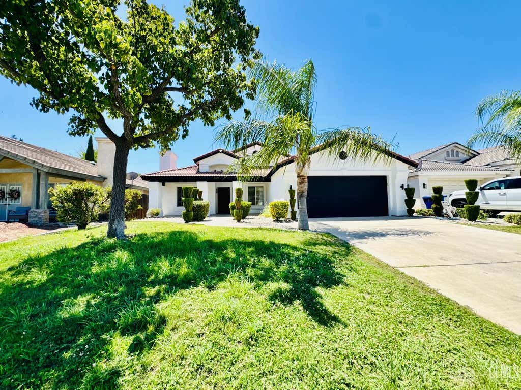 Photo of 10419 Olympia Fields Drive, Bakersfield, CA 93312 (MLS # 202607724)