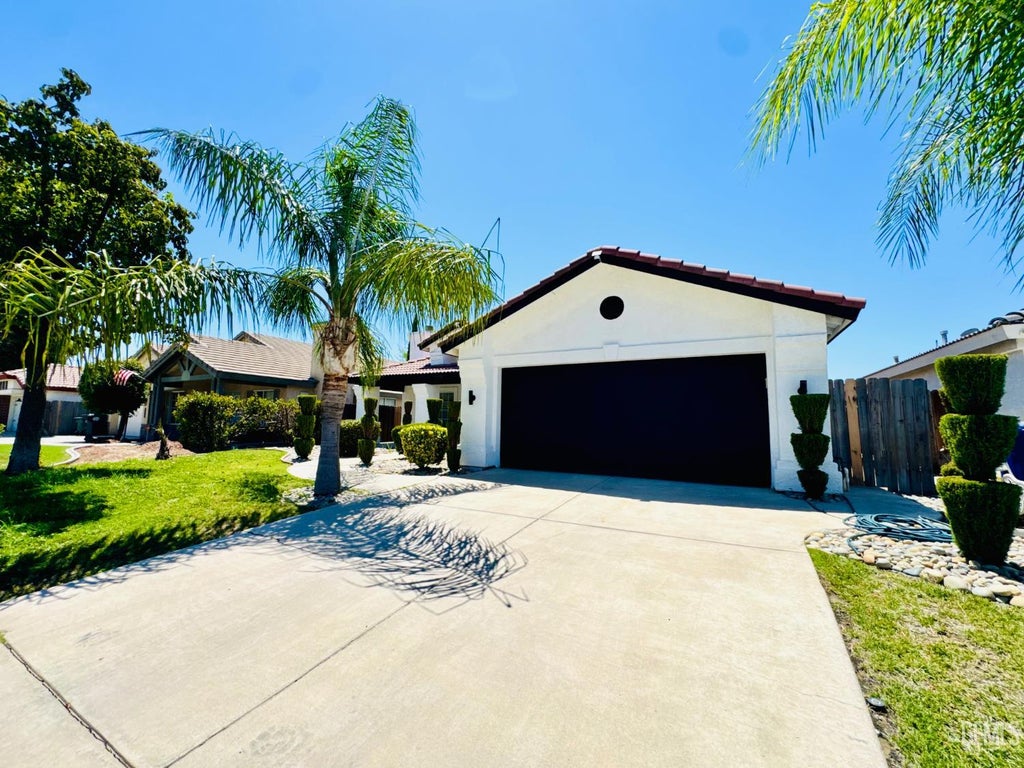Photo of 10419 Olympia Fields Drive, Bakersfield, CA 93312 (MLS # 202607724)