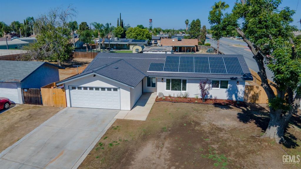 Photo of 4145 Courtney Street, Bakersfield, CA 93312 (MLS # 202605366)