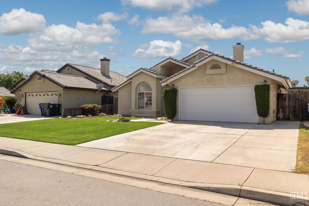 Photo of 8709 Sand Fox Court, Bakersfield, CA 93312 (MLS # 202603804)
