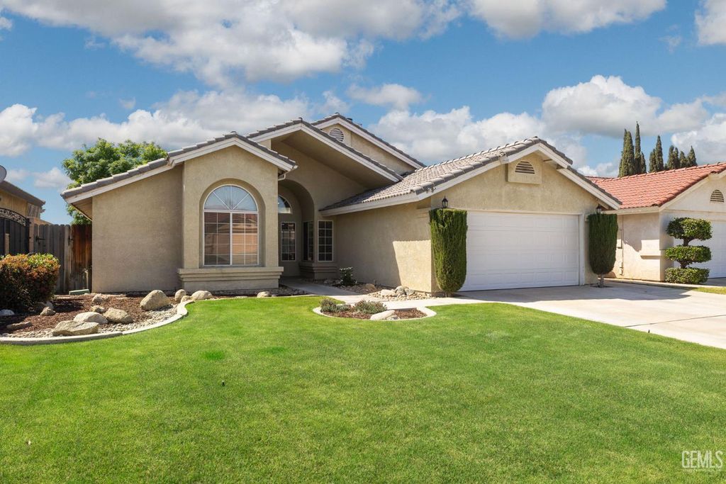 Photo of 8709 Sand Fox Court, Bakersfield, CA 93312 (MLS # 202603804)