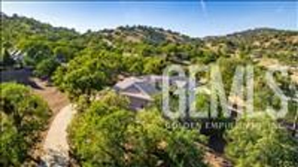 Photo of 29400 Stallion Springs Drive, Tehachapi, CA 93561 (MLS # 202603649)