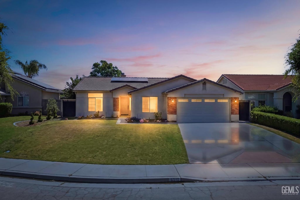 Photo of 6510 Summer Breeze Lane Ln, Bakersfield, CA 93313 (MLS # 202605420)