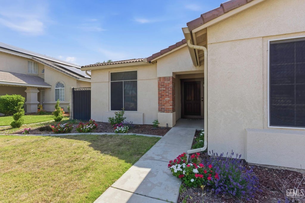 Photo of 6510 Summer Breeze Lane Ln, Bakersfield, CA 93313 (MLS # 202605420)
