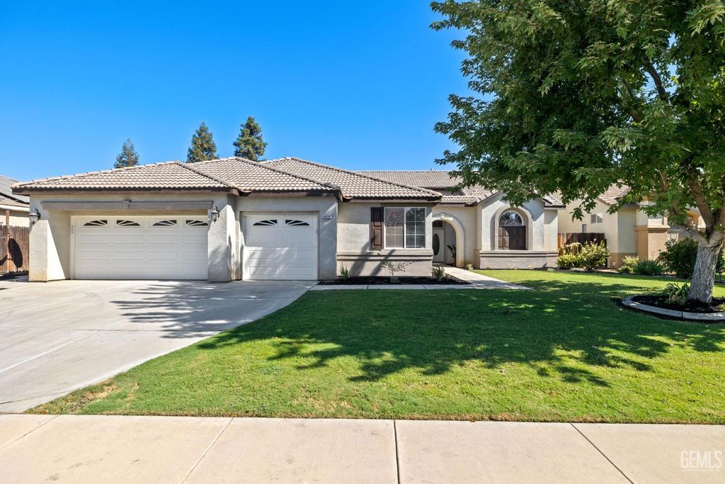 Photo of 9600 Lake Superior Drive, Bakersfield, CA 93312 (MLS # 202511204)