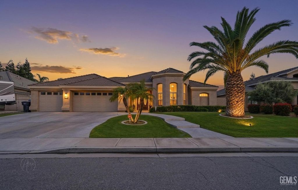 Photo of 8407 Exodus Lane, Bakersfield, CA 93312 (MLS # 202604045)