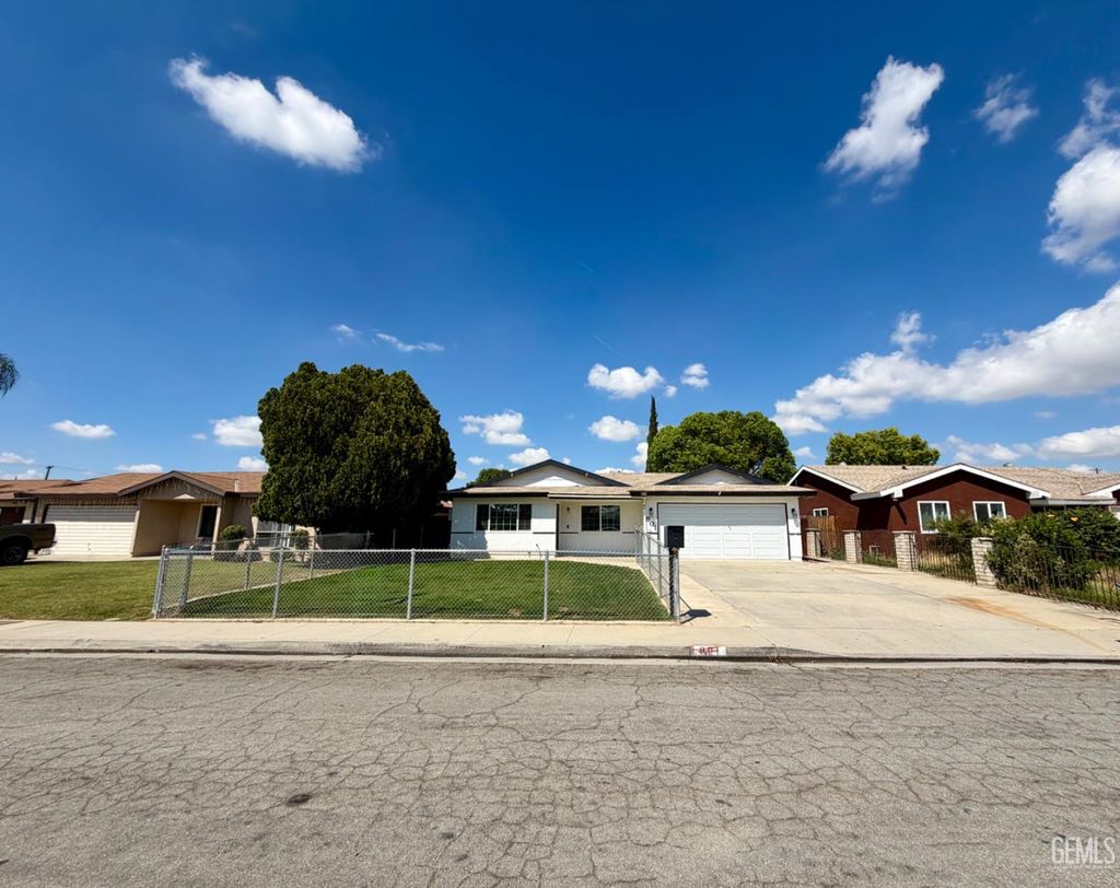 Photo of 801 Rutherford Court, Bakersfield, CA 93308 (MLS # 202603958)