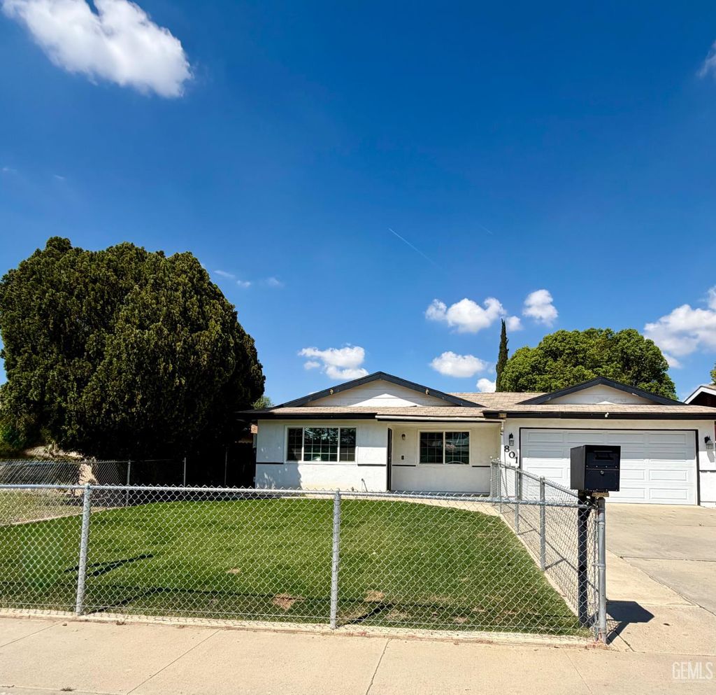 Photo of 801 Rutherford Court, Bakersfield, CA 93308 (MLS # 202603958)