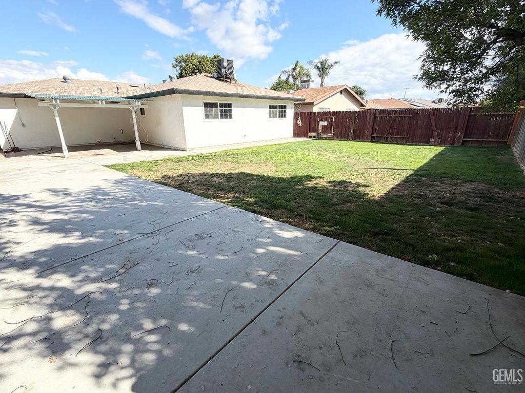 Photo of 801 Rutherford Court, Bakersfield, CA 93308 (MLS # 202603958)