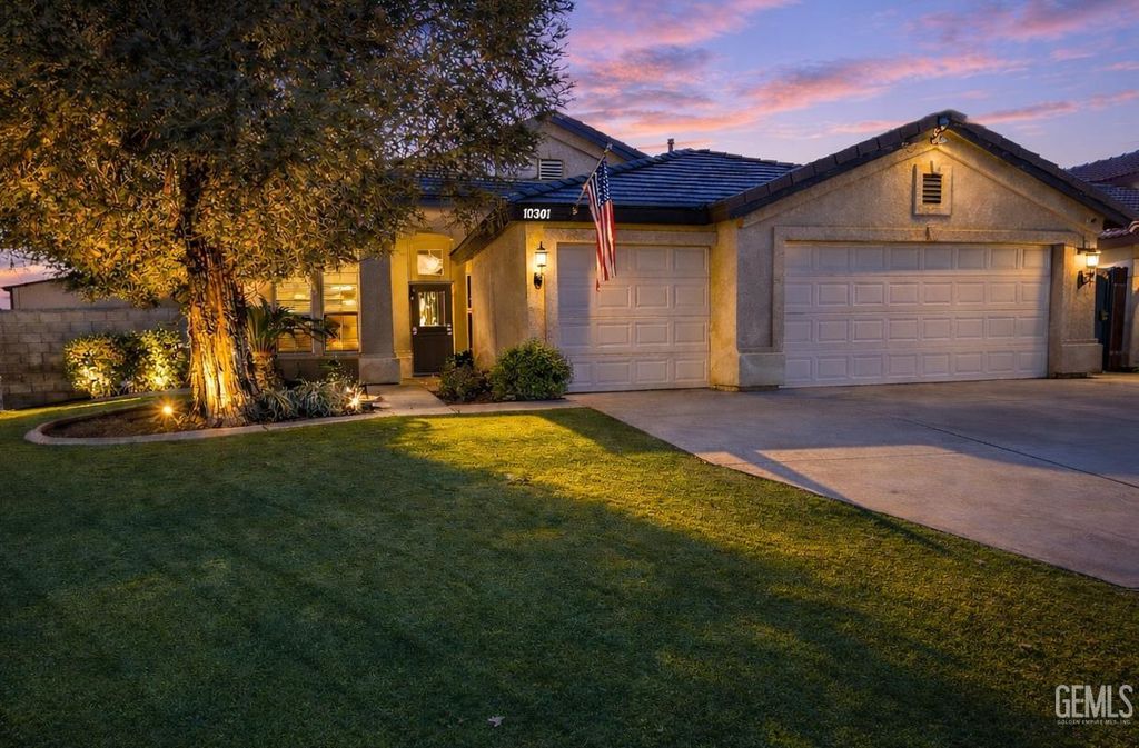 Photo of 10301 Olympia Fields Drive, Bakersfield, CA 93312 (MLS # 202600531)