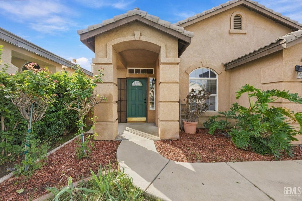 Photo of 9517 Hamburg Court, Bakersfield, CA 93311 (MLS # 202610844)