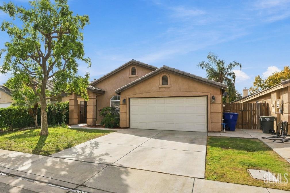 Photo of 9517 Hamburg Court, Bakersfield, CA 93311 (MLS # 202610844)