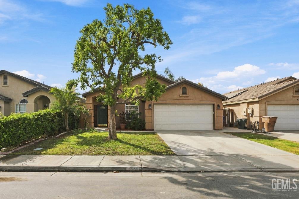 Photo of 9517 Hamburg Court, Bakersfield, CA 93311 (MLS # 202610844)