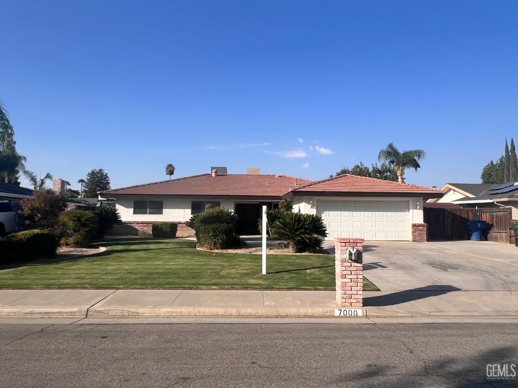 Photo of 7000 Setter Court, Bakersfield, CA 93309 (MLS # 202509993)