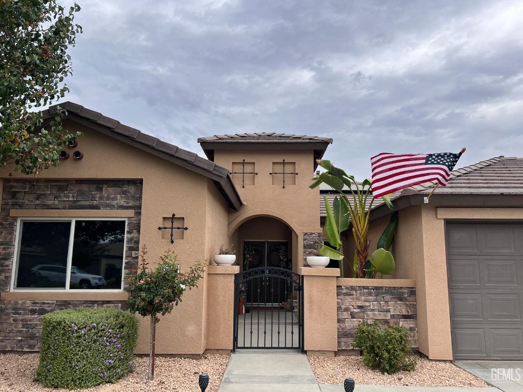 Photo of 15002 Southernwood Avenue, Bakersfield, CA 93314 (MLS # 202510604)