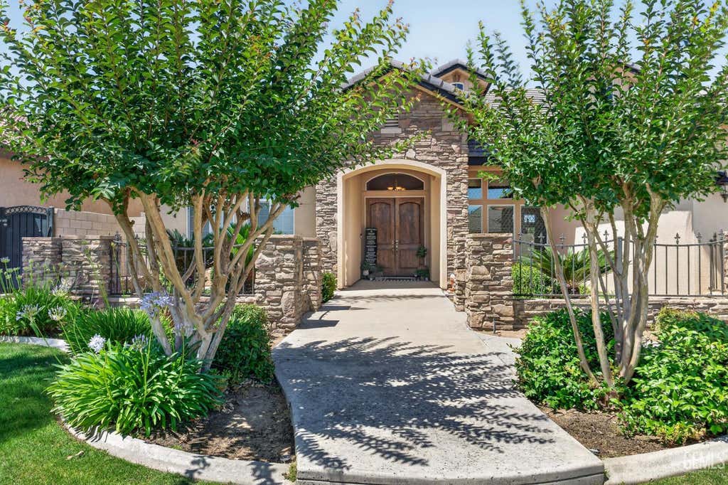 Photo of 11904 Kenseth Street, Bakersfield, CA 93312 (MLS # 202605533)