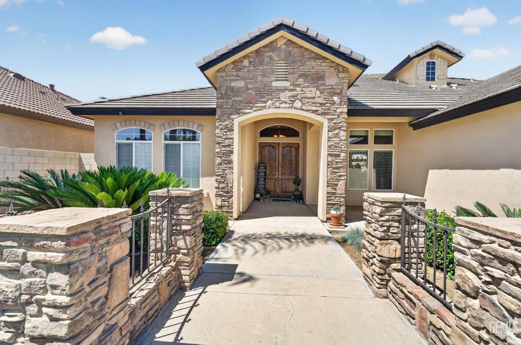 Photo of 11904 Kenseth Street, Bakersfield, CA 93312 (MLS # 202605533)