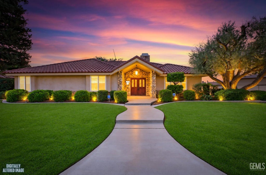 Photo of 7225 Noah Avenue, Bakersfield, CA 93308 (MLS # 202609304)
