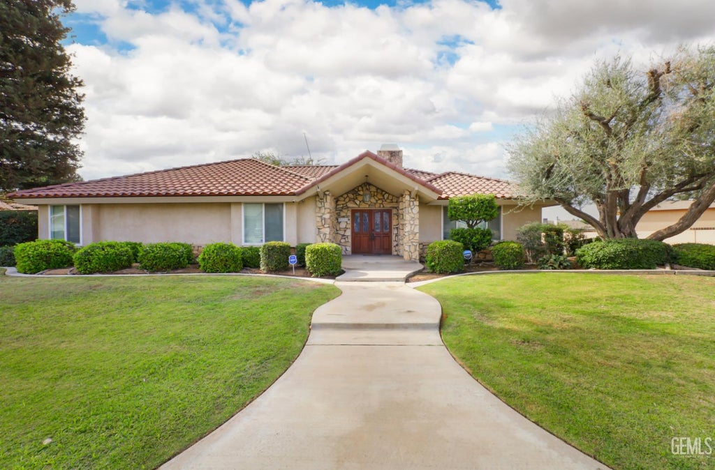 Photo of 7225 Noah Avenue, Bakersfield, CA 93308 (MLS # 202609304)