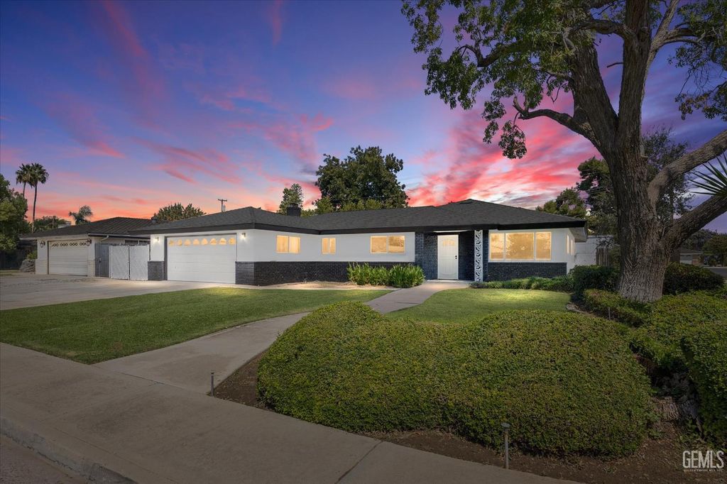 Photo of 6000 Eugene Place, Bakersfield, CA 93308 (MLS # 202510119)