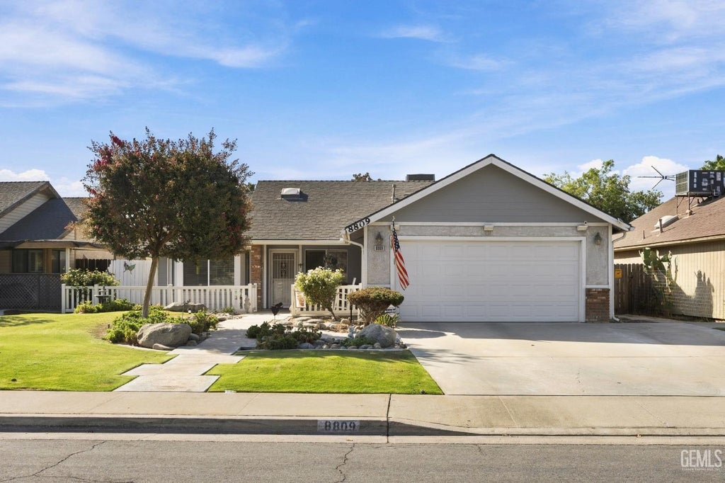 Photo of 8809 District Boulevard, Bakersfield, CA 93311 (MLS # 202610221)