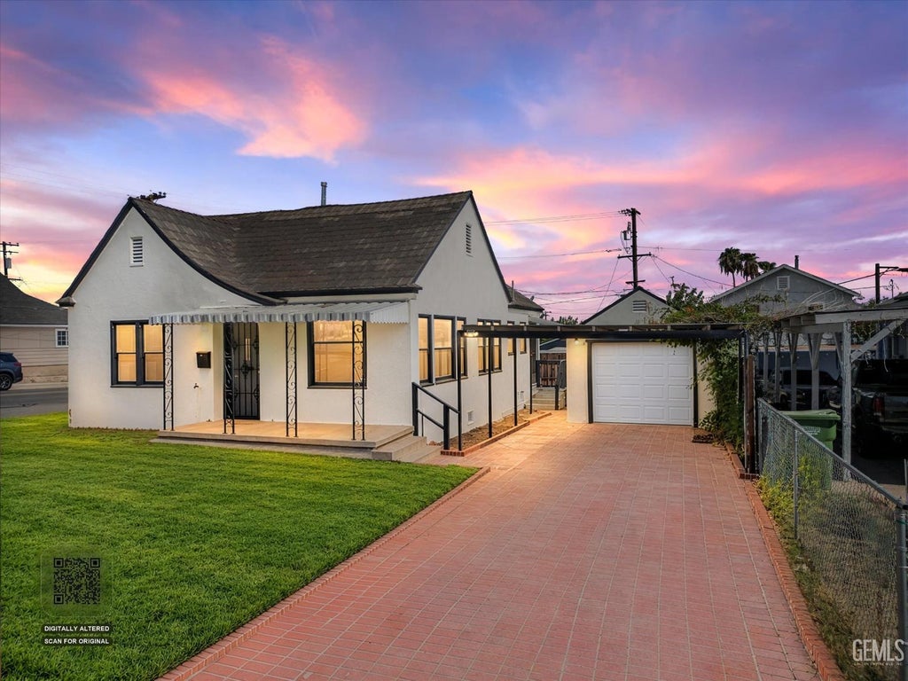 Photo of 114 Woodrow Street, Taft, CA 93268 (MLS # 202609806)