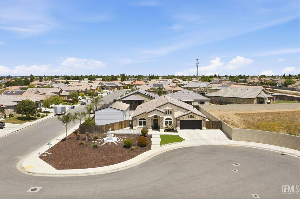 Photo of 6008 Luckman Drive, Bakersfield, CA 93311 (MLS # 202605787)
