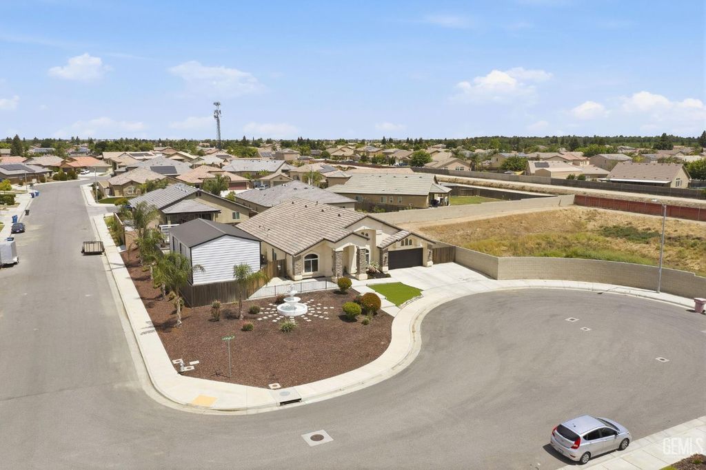 Photo of 6008 Luckman Drive, Bakersfield, CA 93311 (MLS # 202605787)