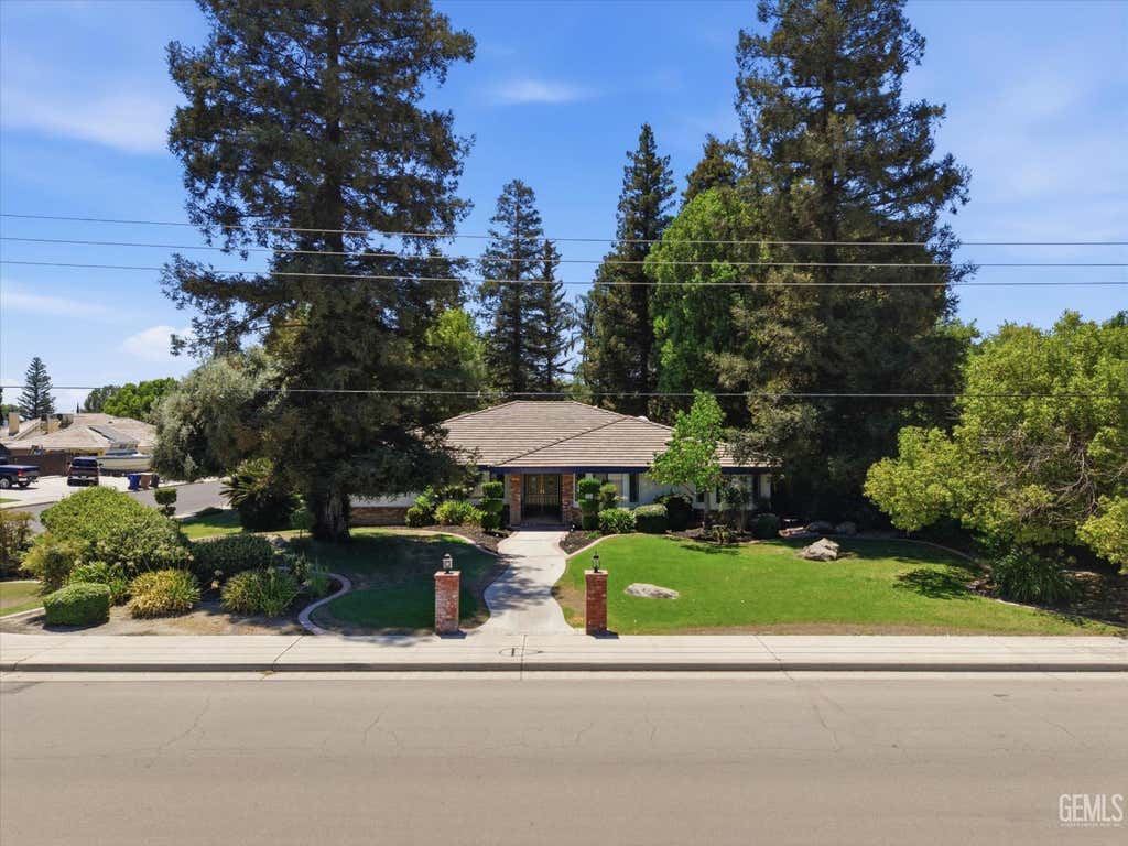 Photo of 11701 Palm Avenue, Bakersfield, CA 93312 (MLS # 202608130)