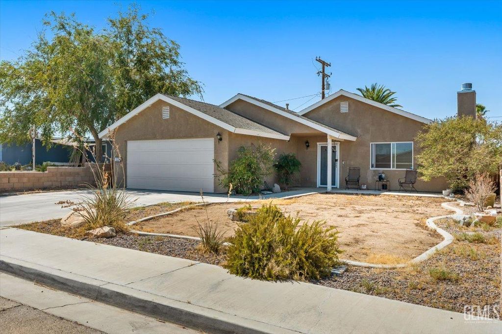 Photo of 1329 Porter Street, Ridgecrest, CA 93555 (MLS # 202510719)