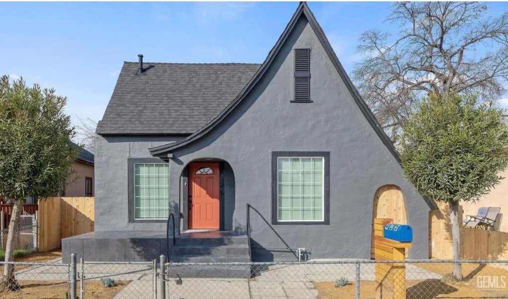 Photo of 425 North San Pablo Ave Ave, Fresno, CA 93701 (MLS # 202608101)