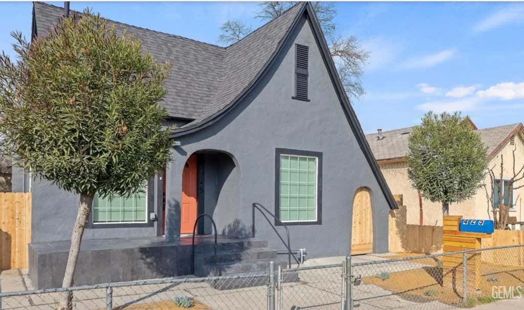 Photo of 425 North San Pablo Ave Ave, Fresno, CA 93701 (MLS # 202608101)