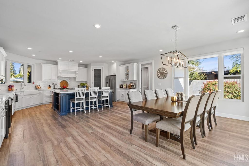 Photo of 7108 Saint Andrews Drive, Bakersfield, CA 93309 (MLS # 202605802)