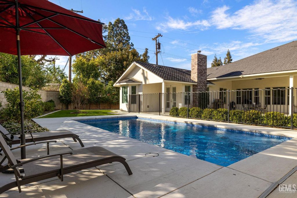 Photo of 7108 Saint Andrews Drive, Bakersfield, CA 93309 (MLS # 202605802)