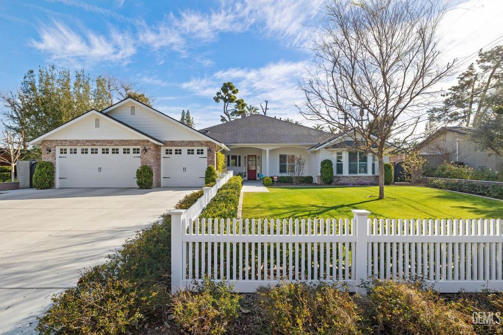 Photo of 7108 Saint Andrews Drive, Bakersfield, CA 93309 (MLS # 202605802)