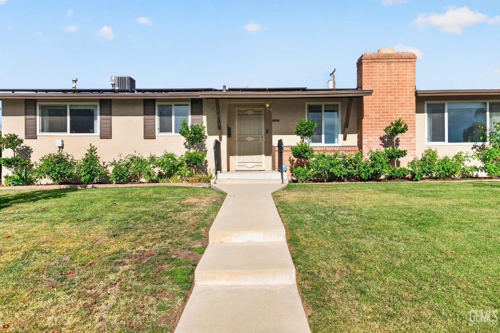 Photo of 3013 Saint Marys Street, Bakersfield, CA 93305 (MLS # 202605293)