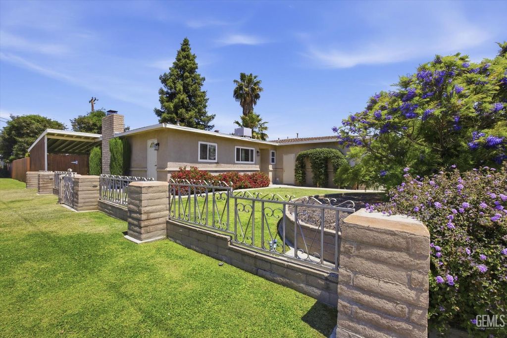 Photo of 1020 Roberts Lane, Bakersfield, CA 93308 (MLS # 202604811)
