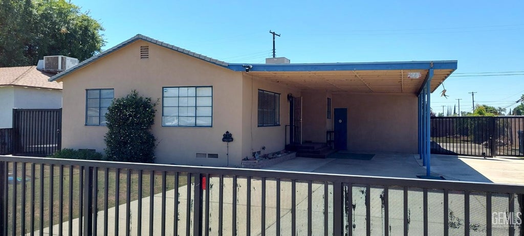 Photo of 1001 Cedar Avenue, Wasco, CA 93280 (MLS # 202605188)