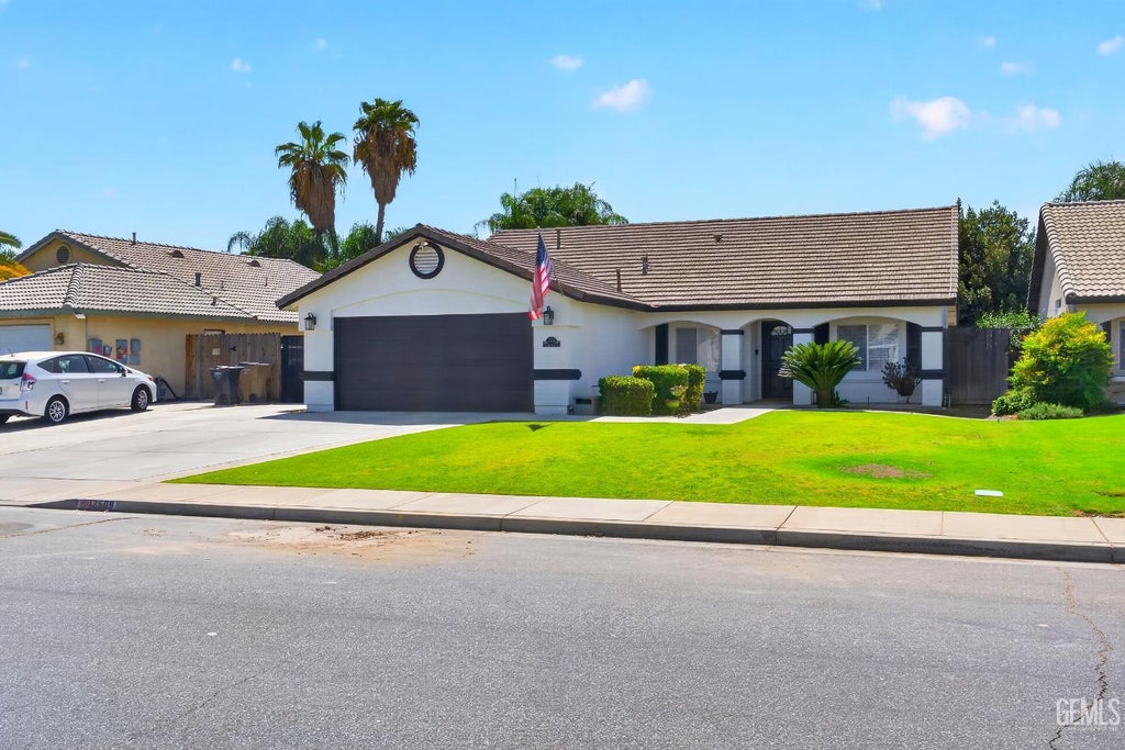 Photo of 12509 Grand Teton Drive, Bakersfield, CA 93312 (MLS # 202610174)