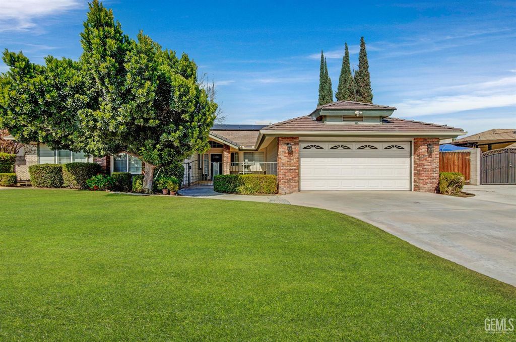 Photo of 13804 Taradale Court, Bakersfield, CA 93314 (MLS # 202511848)