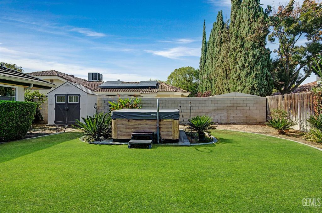 Photo of 13804 Taradale Court, Bakersfield, CA 93314 (MLS # 202511848)