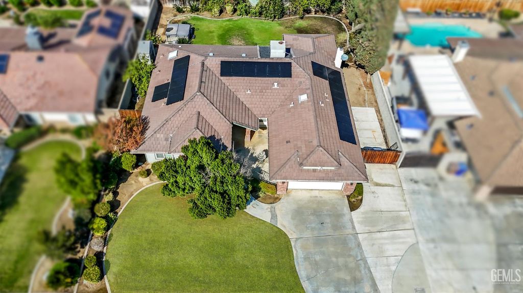 Photo of 13804 Taradale Court, Bakersfield, CA 93314 (MLS # 202511848)