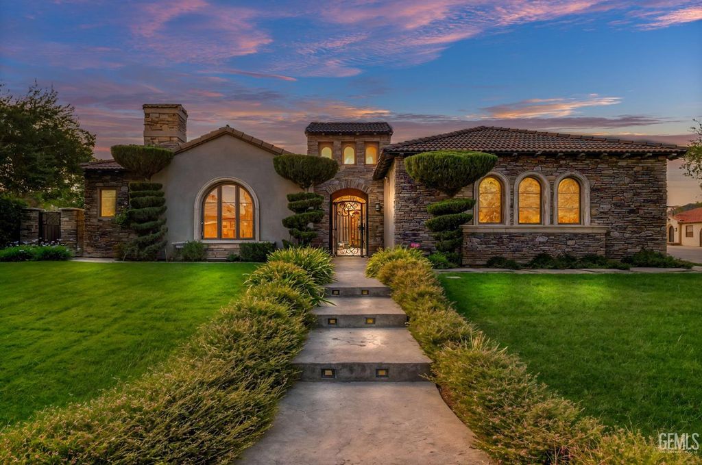 Photo of 9253 Cortona Court, Bakersfield, CA 93314 (MLS # 202511248)