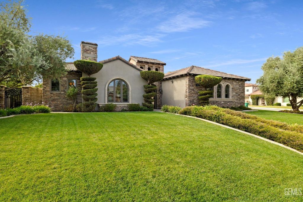 Photo of 9253 Cortona Court, Bakersfield, CA 93314 (MLS # 202511248)