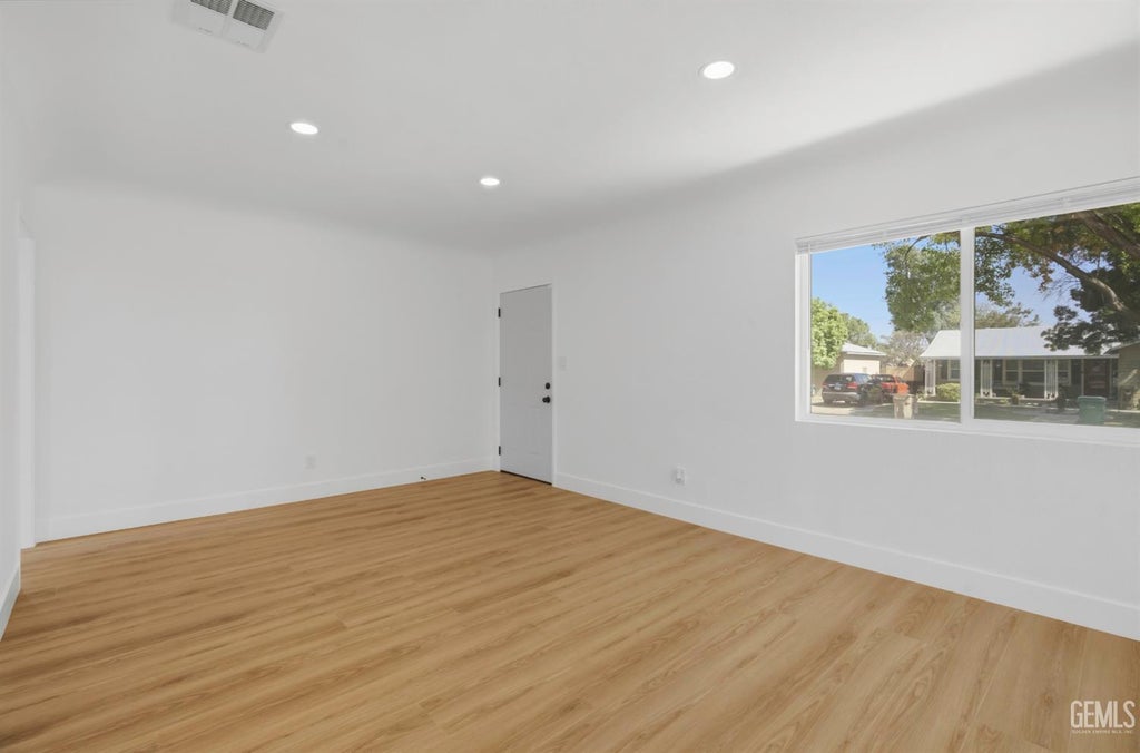Photo of 610 Arvin Street, Bakersfield, CA 93308 (MLS # 202609264)
