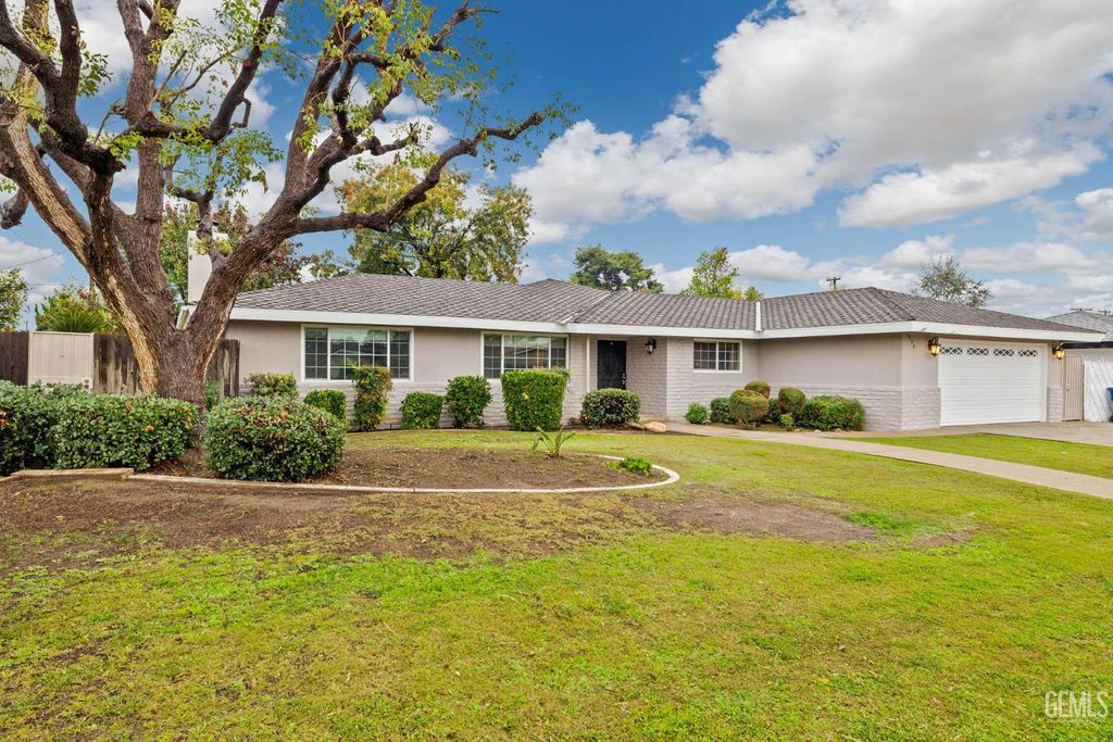 Photo of 6008 Eugene Place, Bakersfield, CA 93308 (MLS # 202512890)